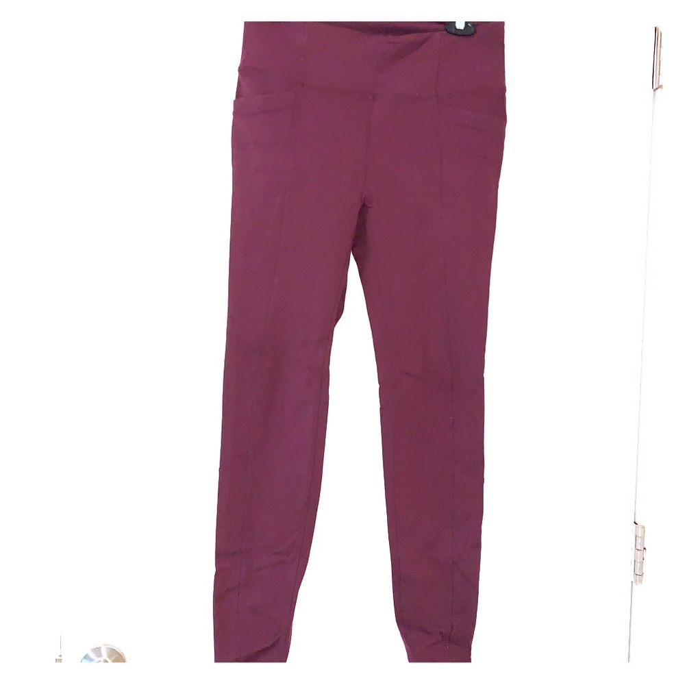 Athleta maroon leggings with 4 pockets (M)